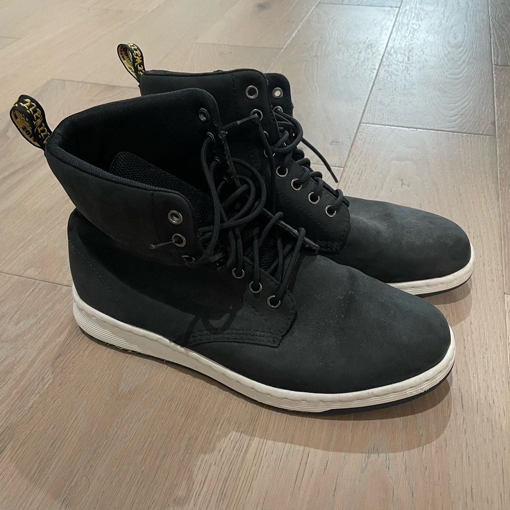 Dr. Martens Rigal 8-eye boot